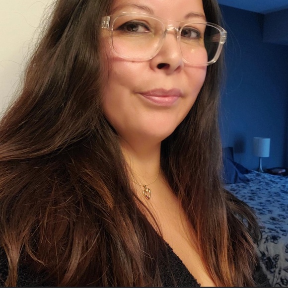 Meet your Posher, Aldora - Picture 1 of 1